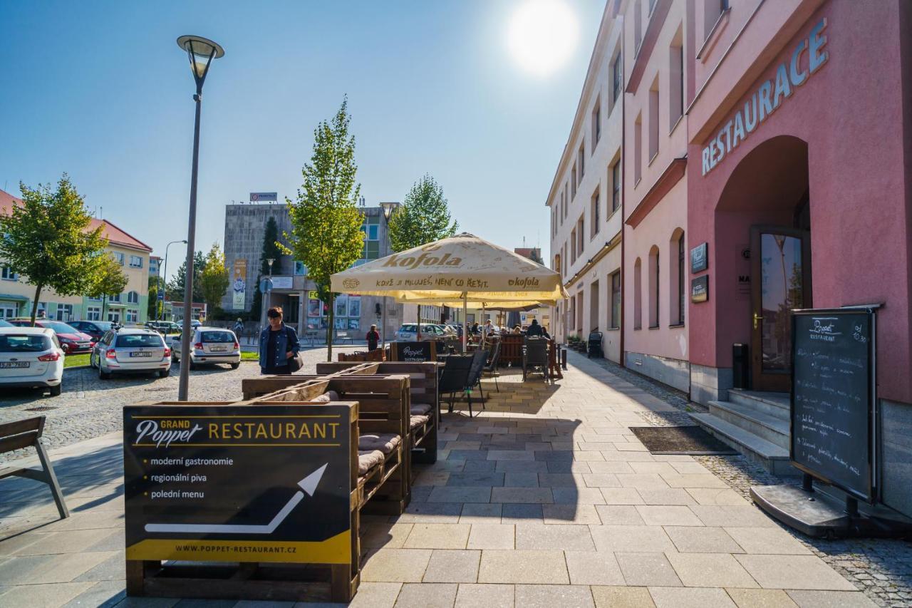 乌拉布特酒店 Žďár nad Sázavou 外观 照片